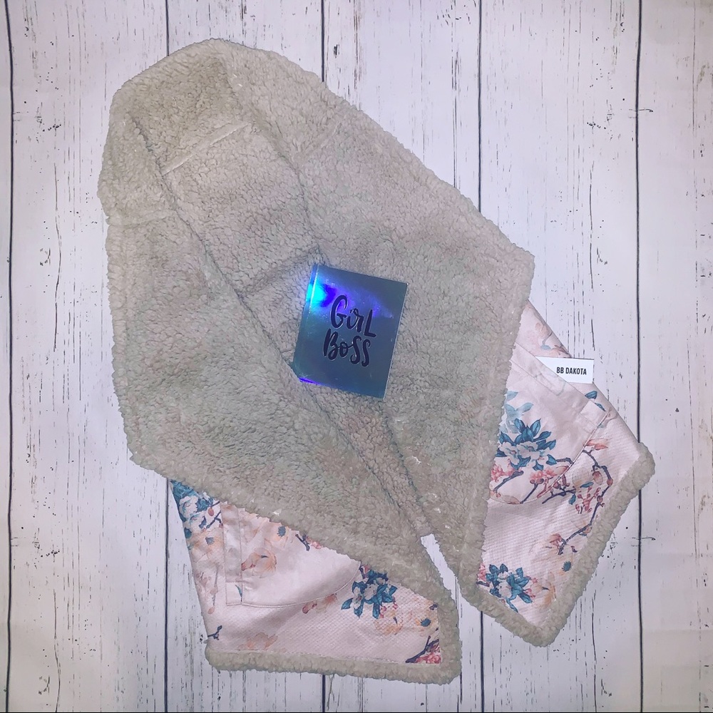 SOLD✨BB Dakota Floral Sherpa Vest XL
